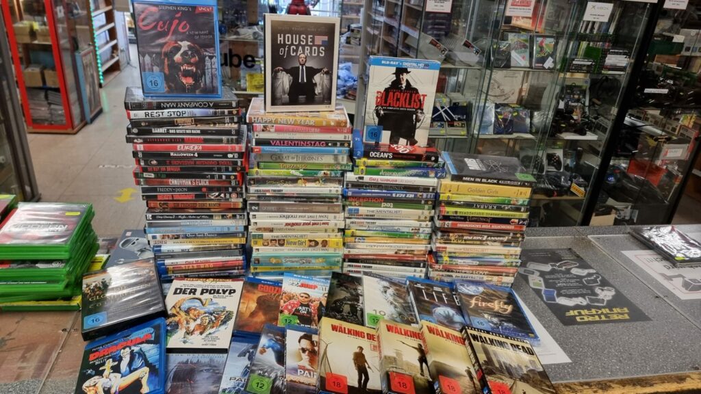 Ankauf Moviesammlung #movie #movieclips #movienight #movies #filme #filmemacher #dvd #dvdcollection #dvdboxset #dvdplayer #bluray #bluraycollection #bluraycollector #videogameshop #powergames
