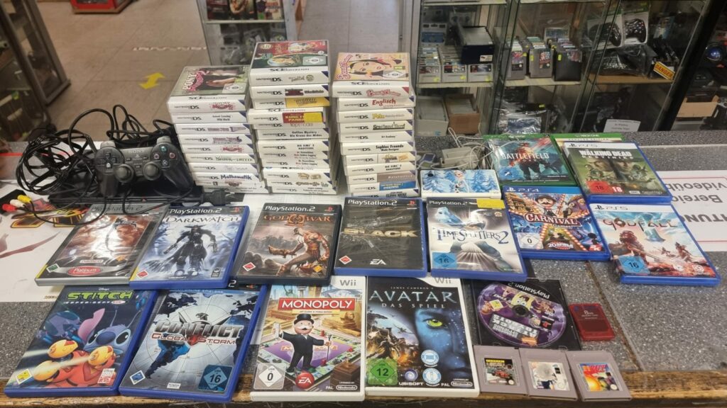 Ankauf von Konvolut Stuff #ps2 #ps3 #nds #nintendods #nintendodsgames #nintendodslite #ps2 #playstation2 #sonyps2 #wii #wiigames #wiikonsole #wiifit #wiisports #retro #retrogaming #retrogames #retrogamescollector #retrogamescollection #retrogameshop #powergames